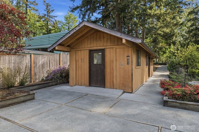 7032 132nd Avenue NE, Kirkland, WA 98033