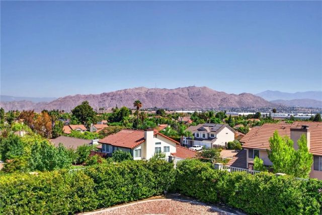 280 Clearwood, Riverside, CA 92506