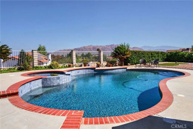 280 Clearwood, Riverside, CA 92506