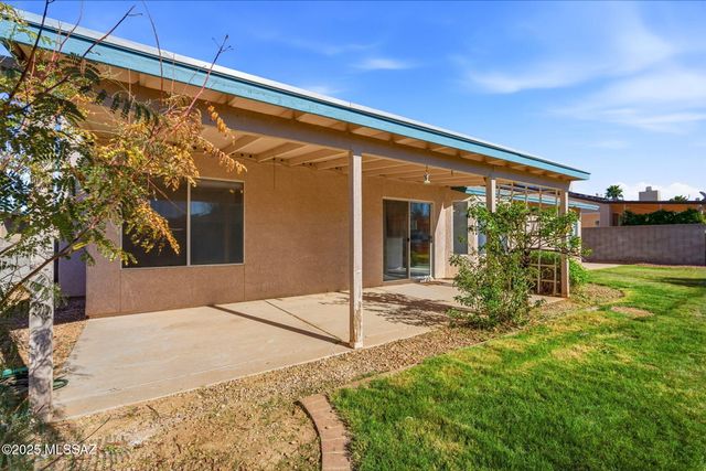 10138 E Sunrise Meadow Place, Tucson, AZ 85747