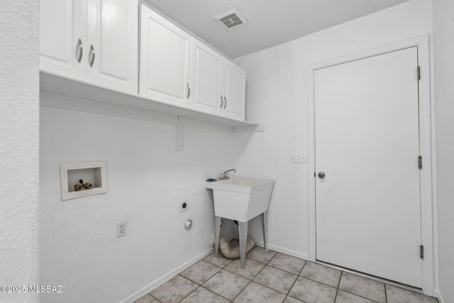 10138 E Sunrise Meadow Place, Tucson, AZ 85747