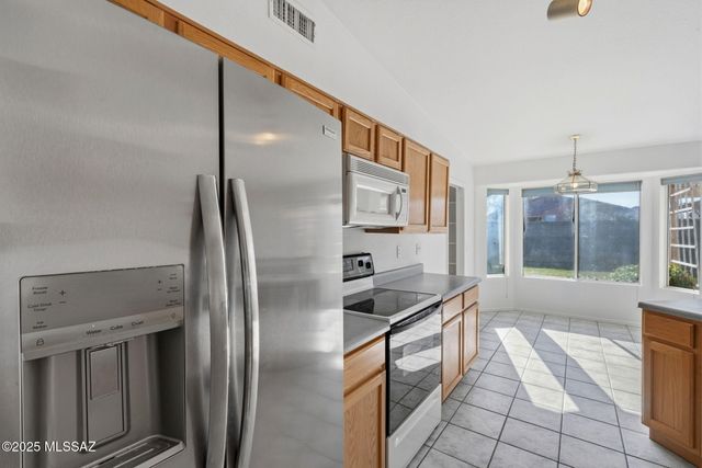 10138 E Sunrise Meadow Place, Tucson, AZ 85747