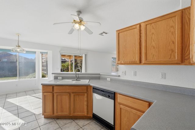 10138 E Sunrise Meadow Place, Tucson, AZ 85747