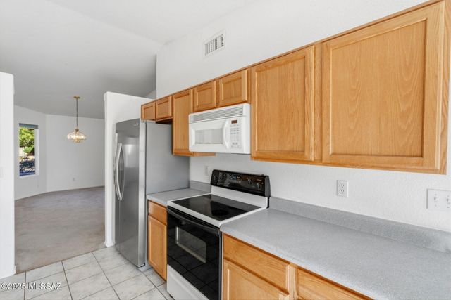 10138 E Sunrise Meadow Place, Tucson, AZ 85747