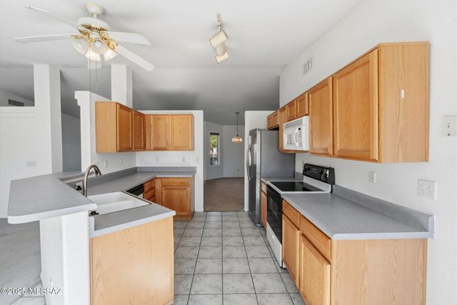 10138 E Sunrise Meadow Place, Tucson, AZ 85747