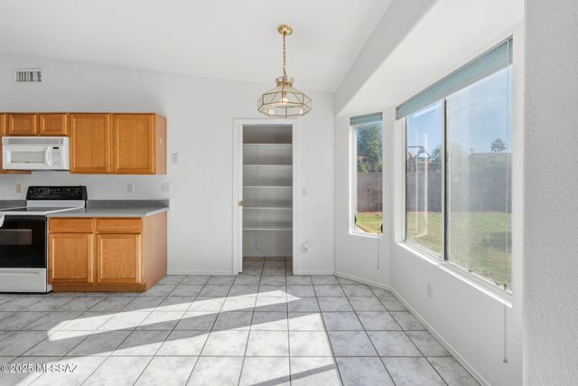 10138 E Sunrise Meadow Place, Tucson, AZ 85747