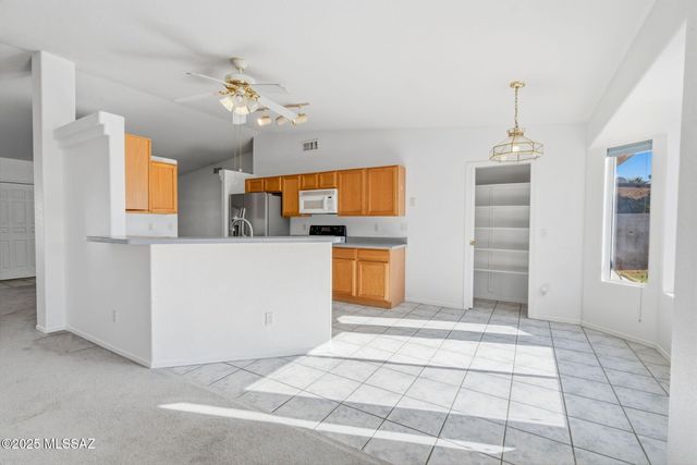 10138 E Sunrise Meadow Place, Tucson, AZ 85747