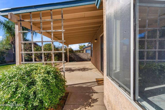 10138 E Sunrise Meadow Place, Tucson, AZ 85747