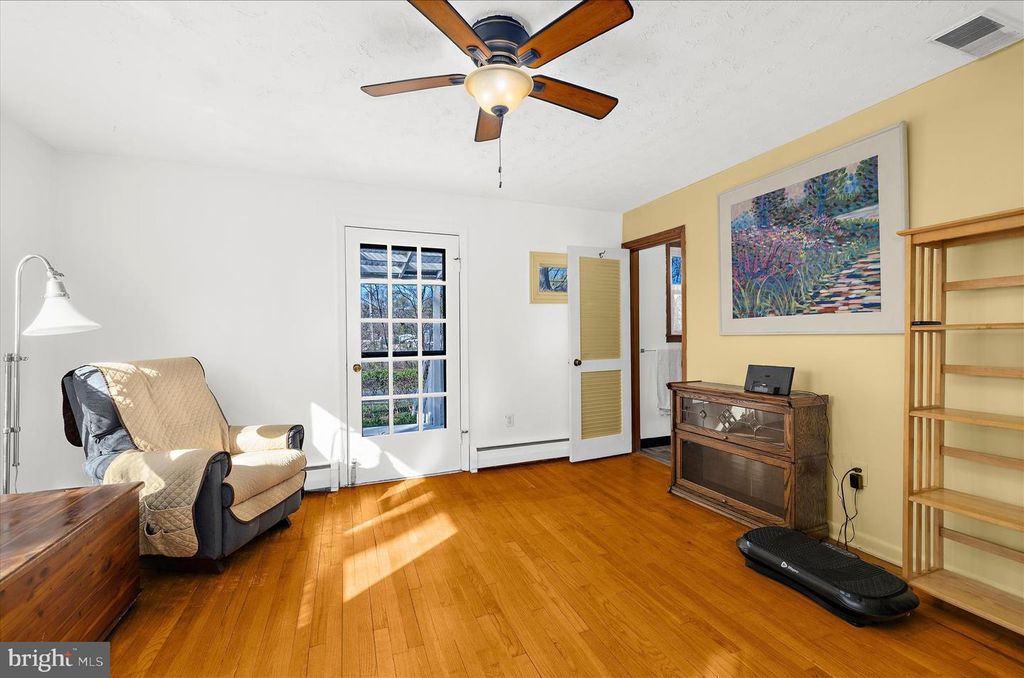 Image 10 of property listing at 114 2ND AVE N, Glen Burnie, MD 21061