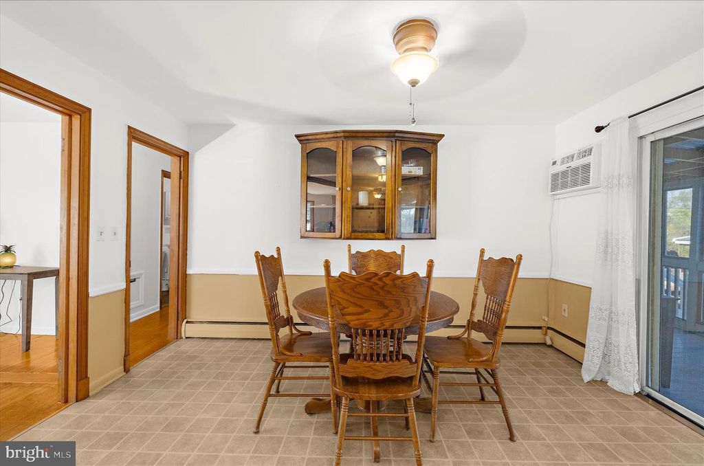 Image 17 of property listing at 114 2ND AVE N, Glen Burnie, MD 21061