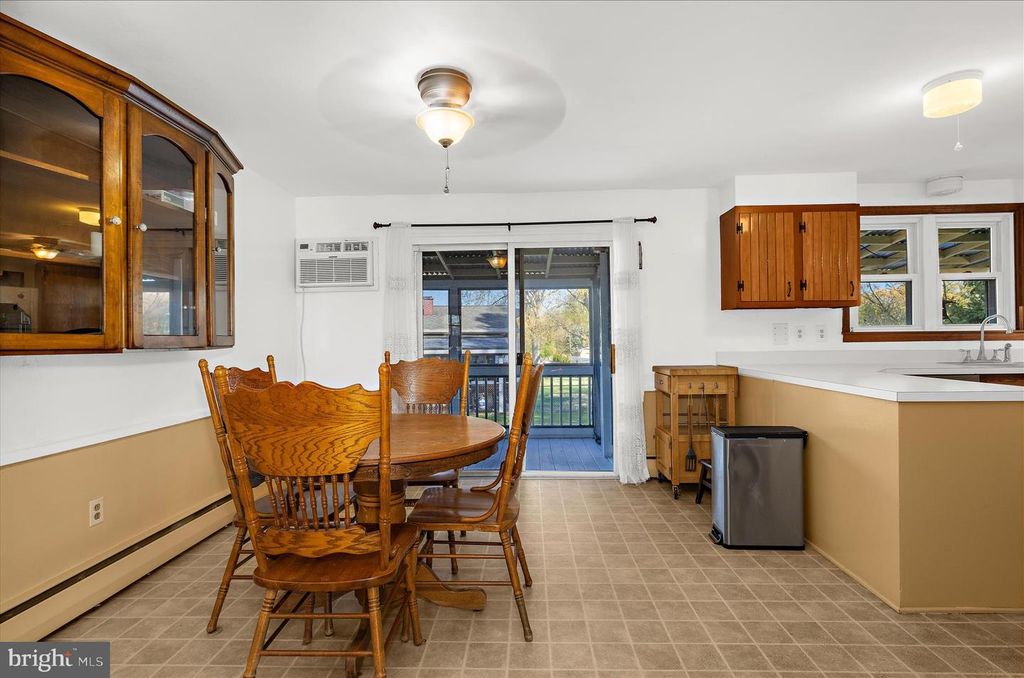 Image 18 of property listing at 114 2ND AVE N, Glen Burnie, MD 21061