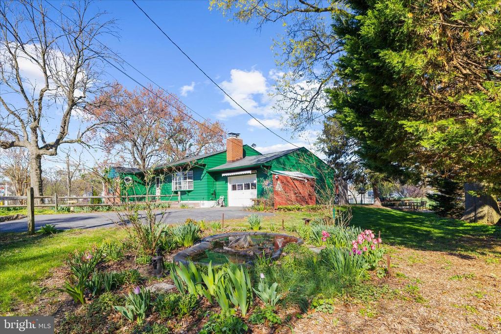 Image 2 of property listing at 114 2ND AVE N, Glen Burnie, MD 21061