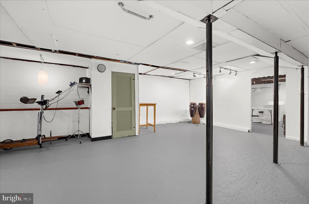 Image 31 of property listing at 114 2ND AVE N, Glen Burnie, MD 21061