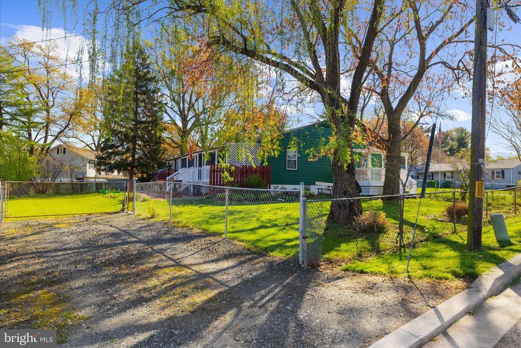 Image 51 of property listing at 114 2ND AVE N, Glen Burnie, MD 21061