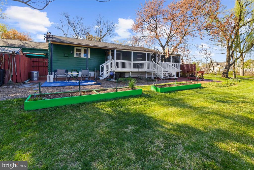 Image 54 of property listing at 114 2ND AVE N, Glen Burnie, MD 21061