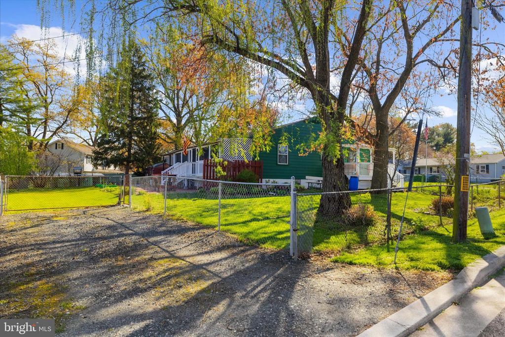 Image 57 of property listing at 114 2ND AVE N, Glen Burnie, MD 21061