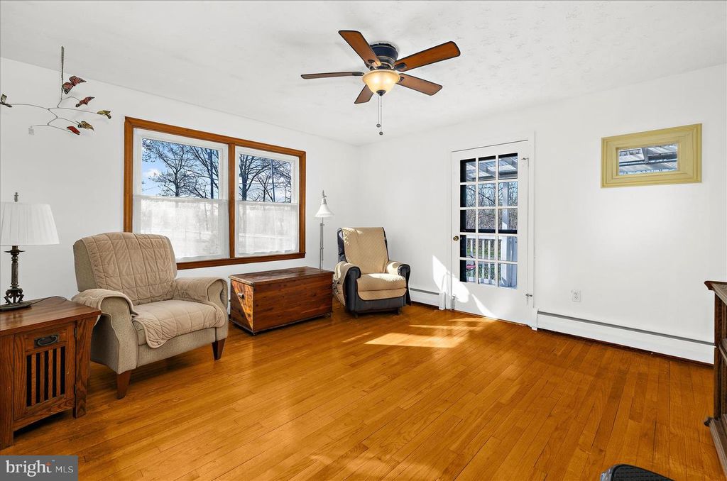 Image 8 of property listing at 114 2ND AVE N, Glen Burnie, MD 21061