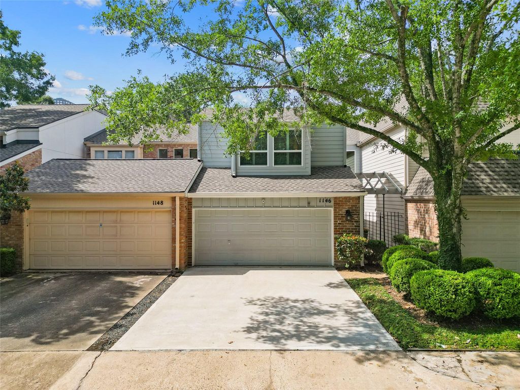 1146 Fountain View Drive 204, Houston, TX 77057