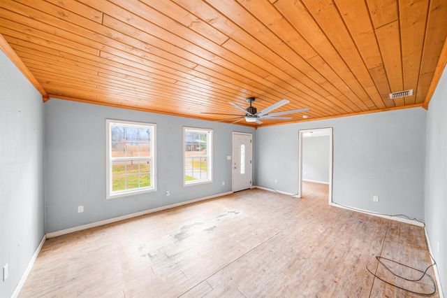 203 Pirate Ave E, Longview, TX 75604