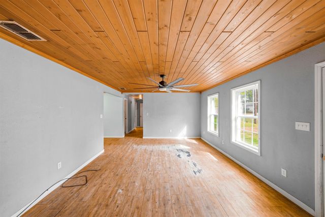 203 Pirate Ave E, Longview, TX 75604