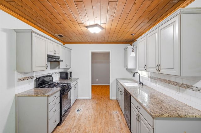 203 Pirate Ave E, Longview, TX 75604