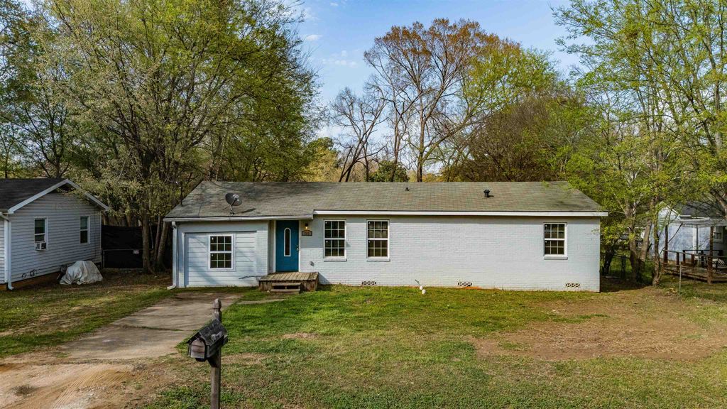 203 Pirate Ave E, Longview, TX 75604