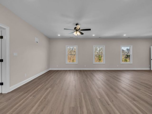 120 Hummingbird Meadows Rd, Palmyra, TN 37142