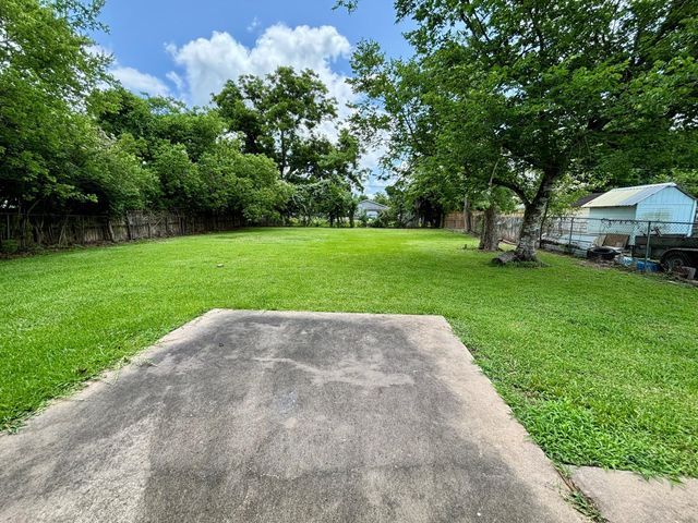 1008 Brockman Street, Sweeny, TX 77480