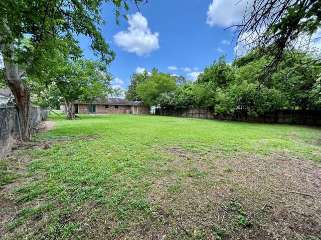 1008 Brockman Street, Sweeny, TX 77480