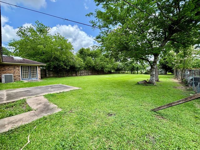 1008 Brockman Street, Sweeny, TX 77480