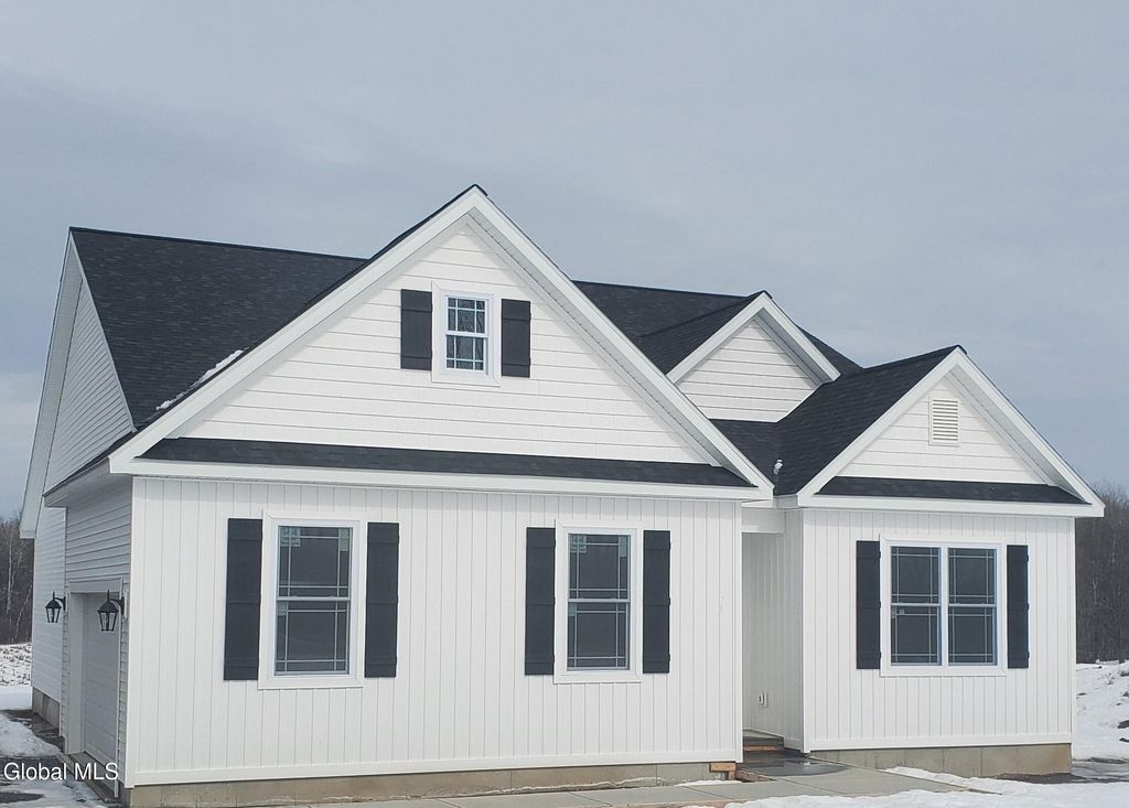 43 McBride Road, Halfmoon, NY 12065