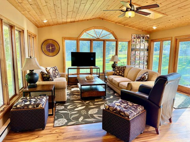 W227S7710 Oakview DRIVE, Big Bend, WI 53103