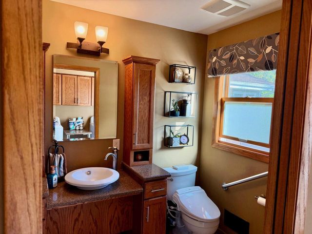 W227S7710 Oakview DRIVE, Big Bend, WI 53103