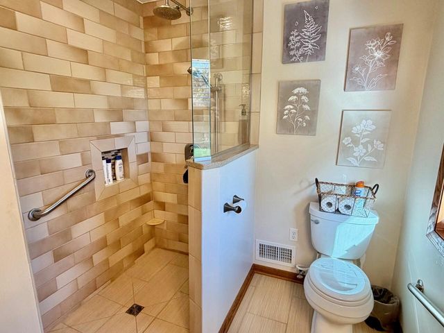W227S7710 Oakview DRIVE, Big Bend, WI 53103