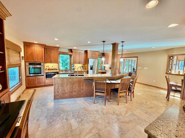 W227S7710 Oakview DRIVE, Big Bend, WI 53103