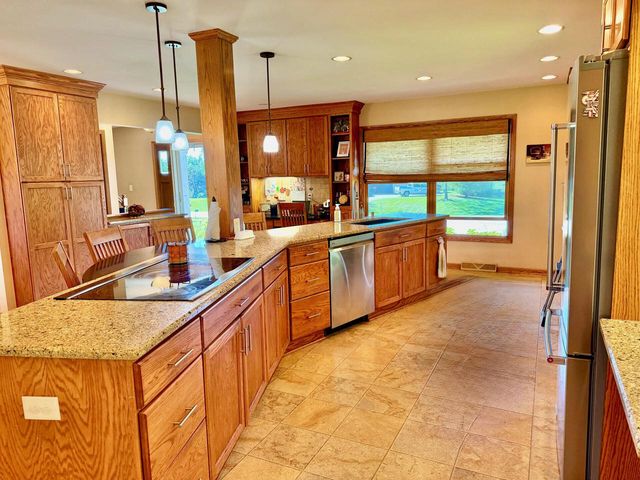 W227S7710 Oakview DRIVE, Big Bend, WI 53103