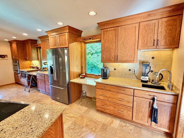 W227S7710 Oakview DRIVE, Big Bend, WI 53103