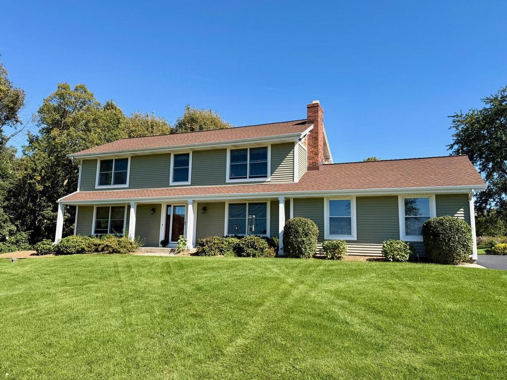 W227S7710 Oakview DRIVE, Big Bend, WI 53103