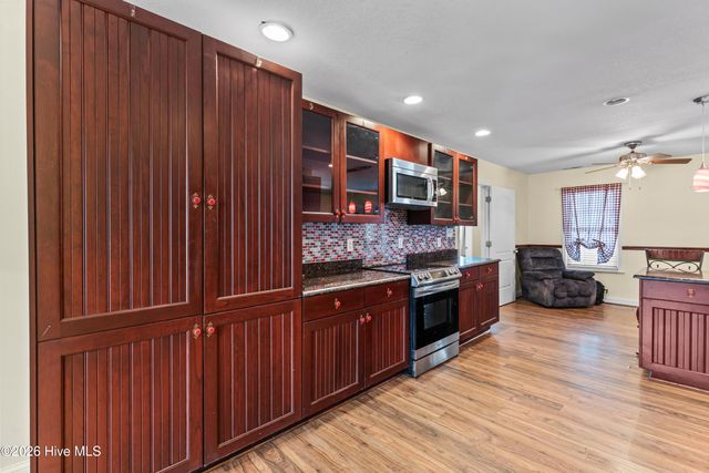 175 Thomas Loop Road, Jacksonville, NC 28540