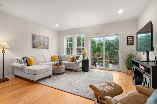 56 Shannon Way 56, Upton, MA 01568