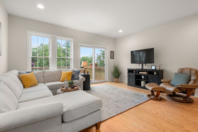 56 Shannon Way 56, Upton, MA 01568