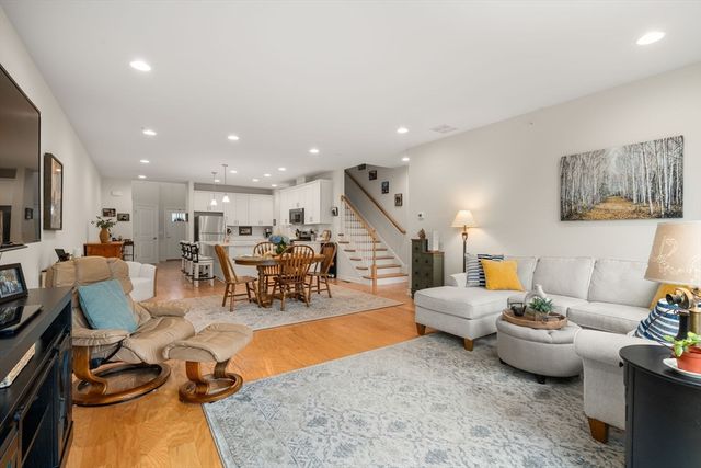 56 Shannon Way 56, Upton, MA 01568