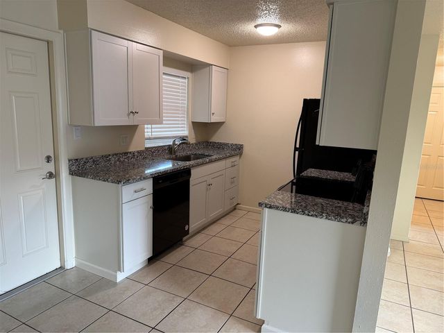 822 S LONE OAK DRIVE B, Leesburg, FL 34748