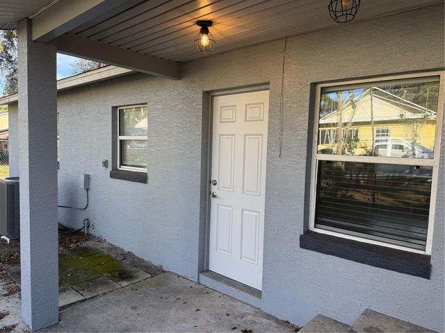 822 S LONE OAK DRIVE B, Leesburg, FL 34748