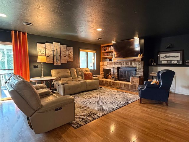 2529 10th Ave NW, Minot, ND 58703