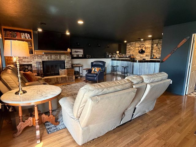 2529 10th Ave NW, Minot, ND 58703