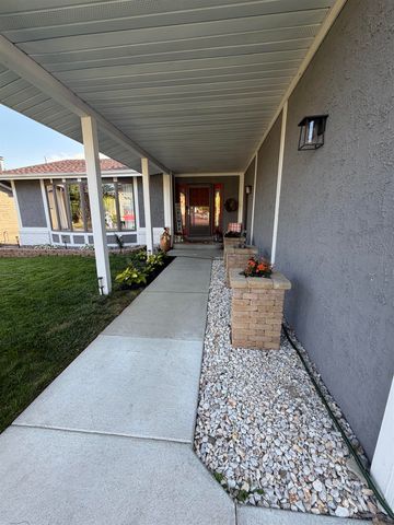 2529 10th Ave NW, Minot, ND 58703