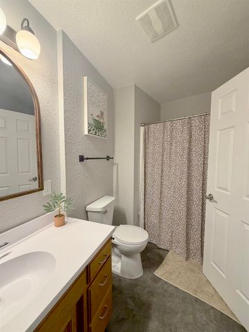 2529 10th Ave NW, Minot, ND 58703