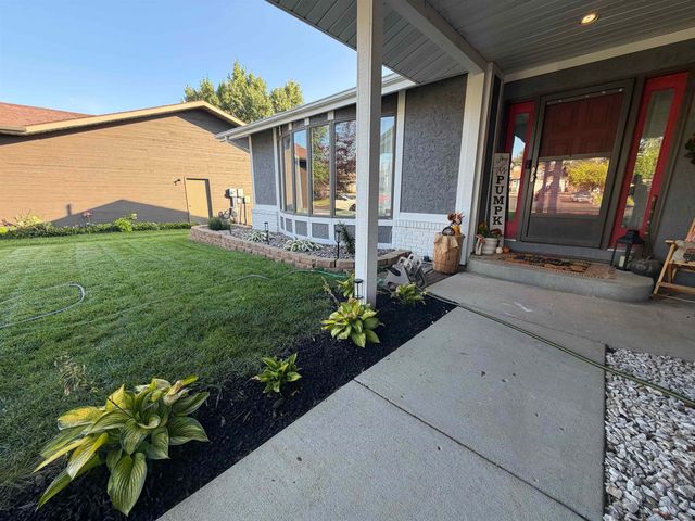 2529 10th Ave NW, Minot, ND 58703