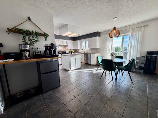 2529 10th Ave NW, Minot, ND 58703